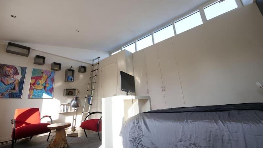 Modern Genieten In Oud Binnenstadspand آميسفورت المظهر الخارجي الصورة